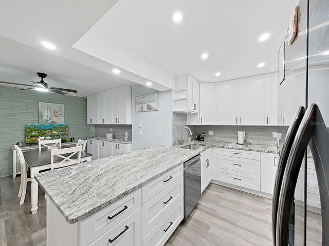 1004 PENINSULA AVENUE, Tarpon Springs, FL 34689