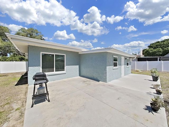 1004 PENINSULA AVENUE, Tarpon Springs, FL 34689