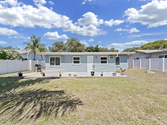 1004 PENINSULA AVENUE, Tarpon Springs, FL 34689