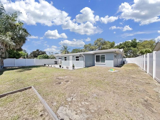 1004 PENINSULA AVENUE, Tarpon Springs, FL 34689