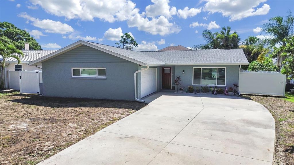 1004 PENINSULA AVENUE, Tarpon Springs, FL 34689