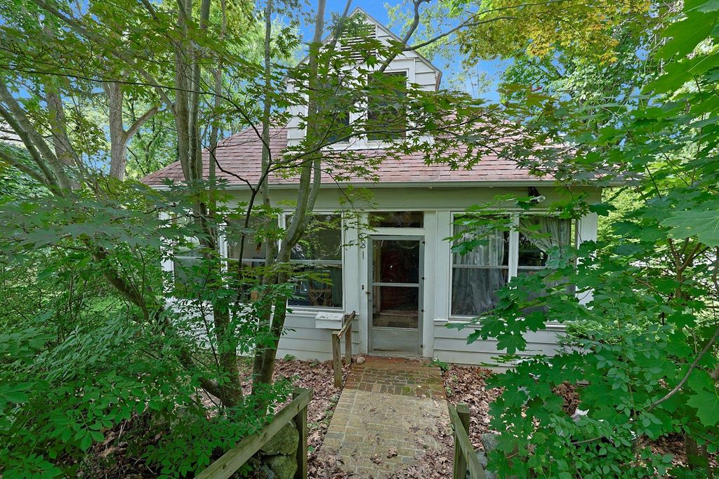 681 Sherman Avenue, Thornwood, NY 10594