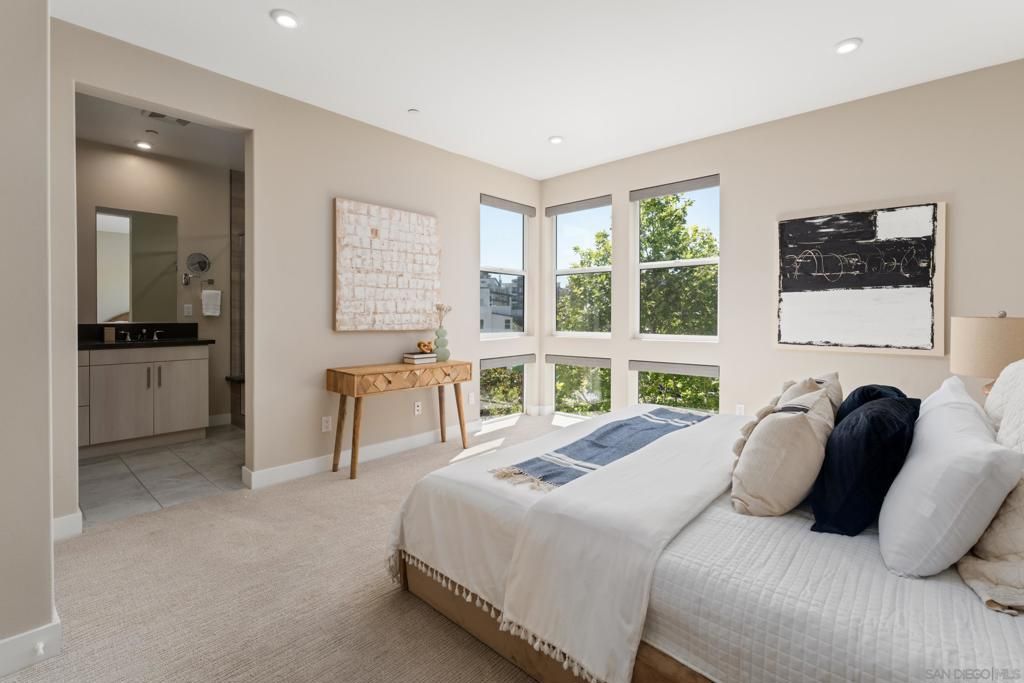 Image 10 of property listing at 2804 AVELLA CIRCLE, San Diego, CA 92108