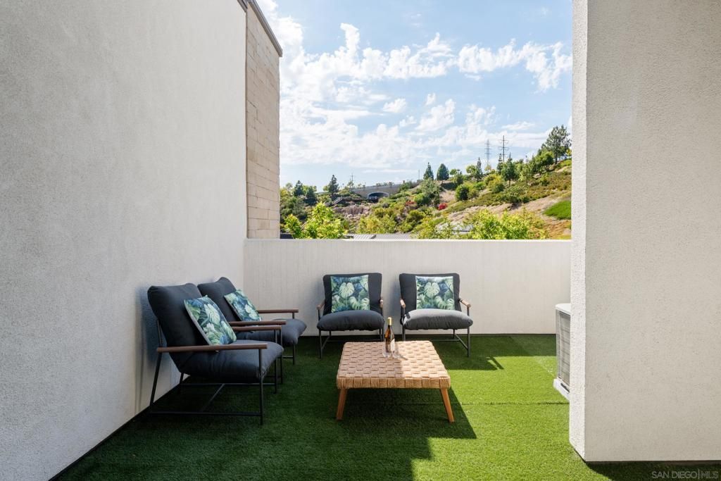 Image 11 of property listing at 2804 AVELLA CIRCLE, San Diego, CA 92108