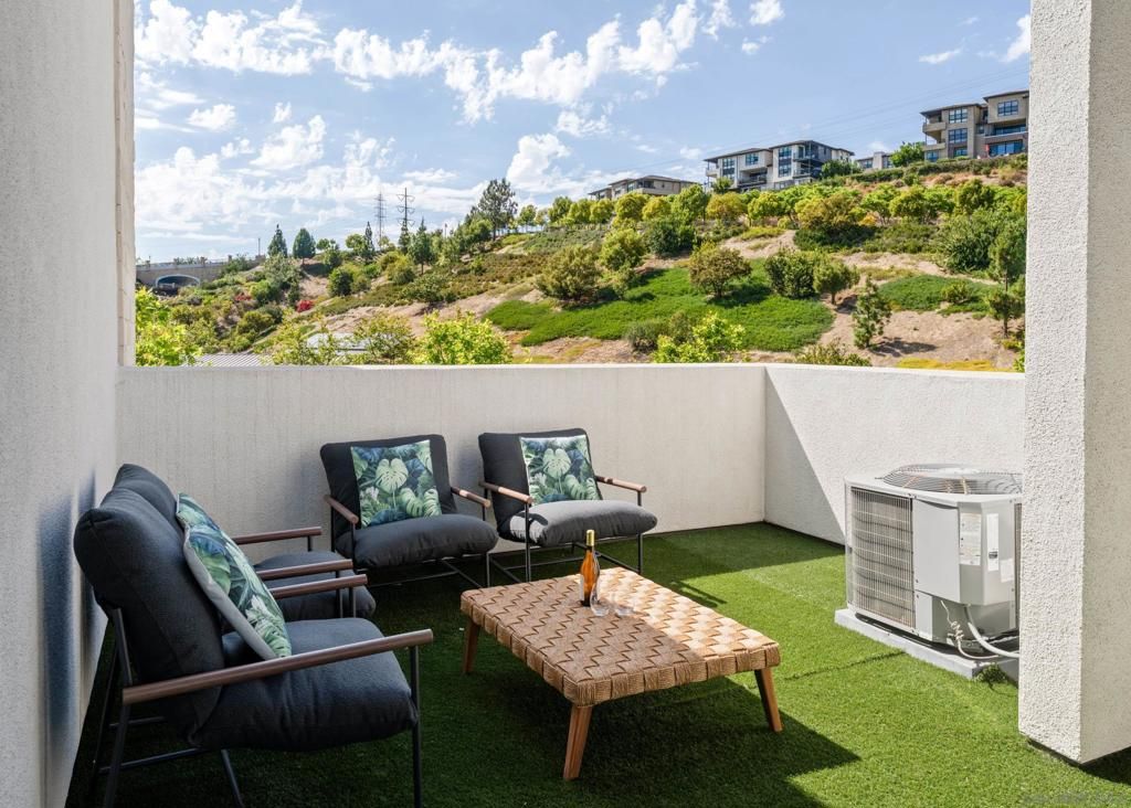 Image 12 of property listing at 2804 AVELLA CIRCLE, San Diego, CA 92108