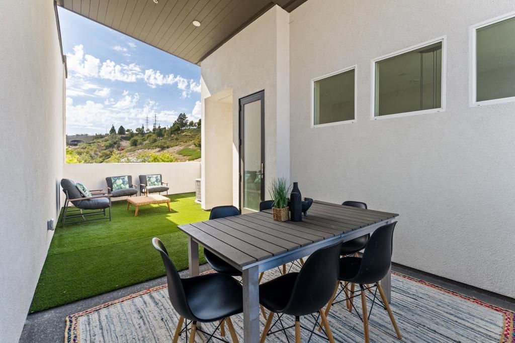 Image 13 of property listing at 2804 AVELLA CIRCLE, San Diego, CA 92108