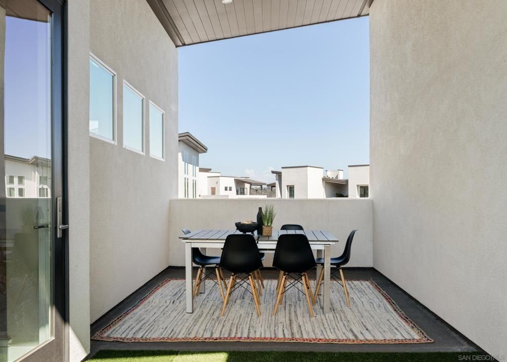 Image 14 of property listing at 2804 AVELLA CIRCLE, San Diego, CA 92108
