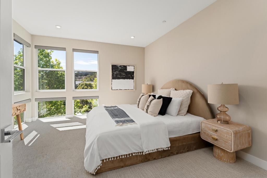 Image 8 of property listing at 2804 AVELLA CIRCLE, San Diego, CA 92108