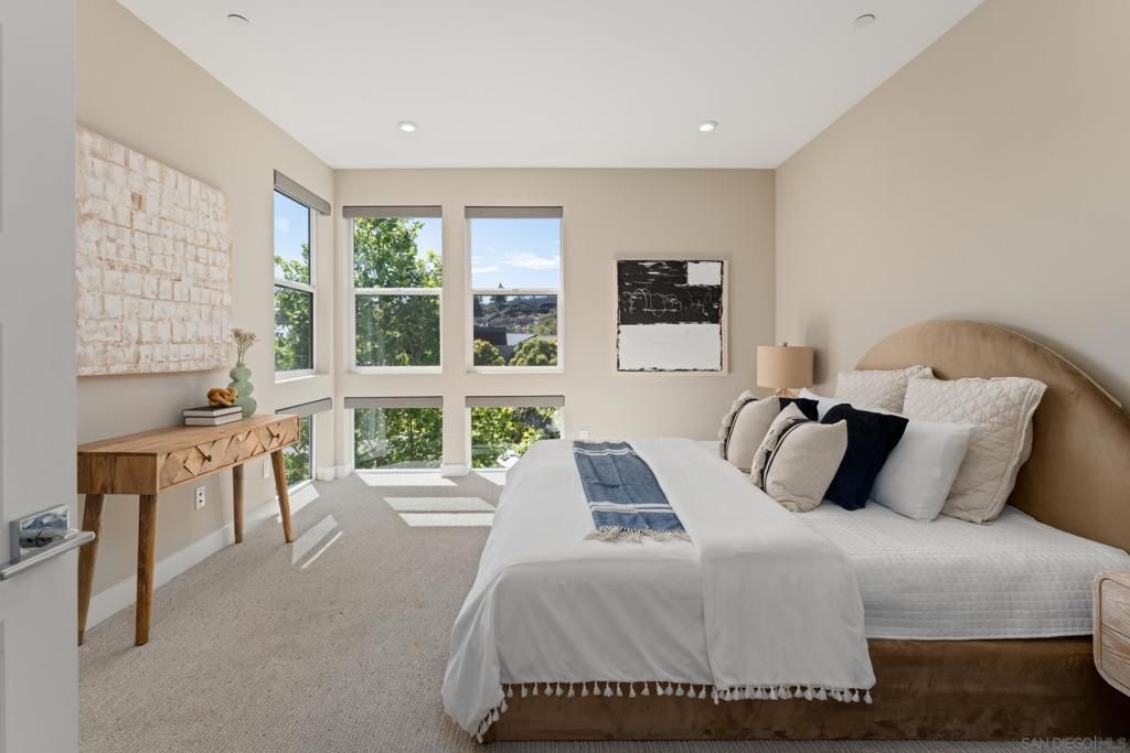 Image 9 of property listing at 2804 AVELLA CIRCLE, San Diego, CA 92108
