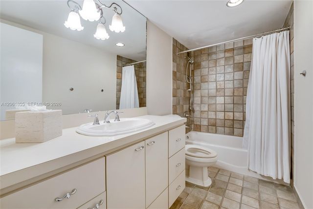 90 Edgewater Dr 501, Coral Gables, FL 33133