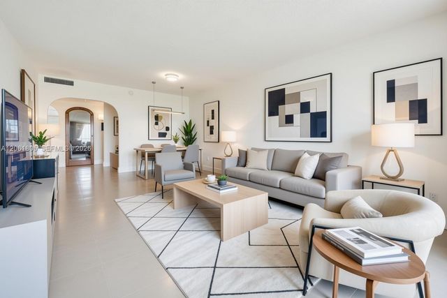 90 Edgewater Dr 501, Coral Gables, FL 33133