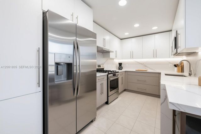90 Edgewater Dr 501, Coral Gables, FL 33133
