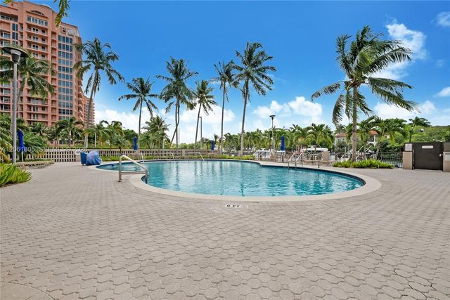 90 Edgewater Dr 501, Coral Gables, FL 33133