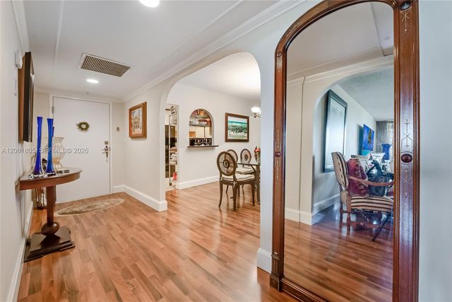 90 Edgewater Dr 501, Coral Gables, FL 33133