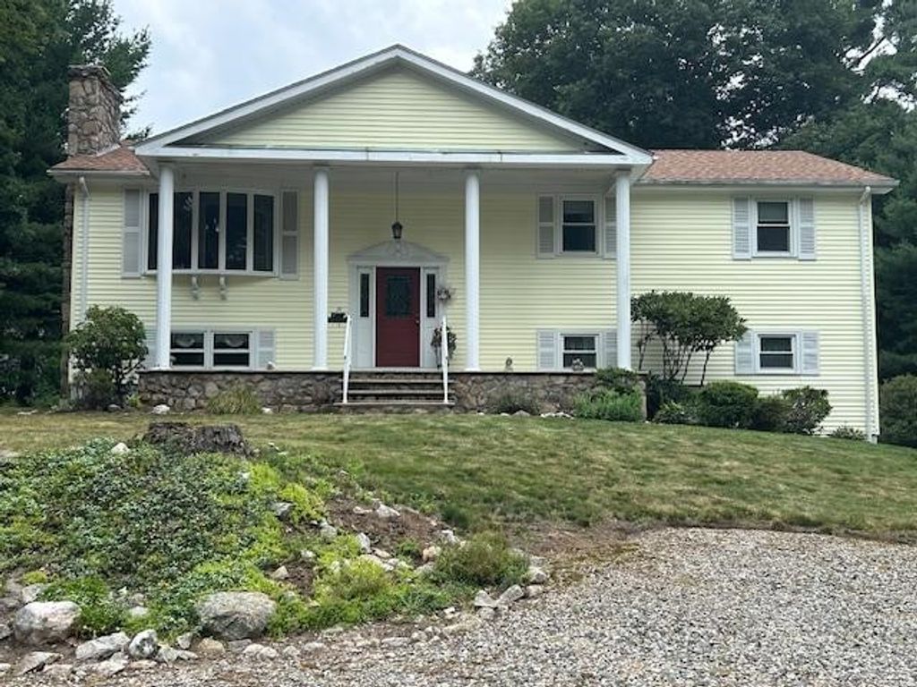 31 Karen Ann Drive, Smithfield, RI 02917