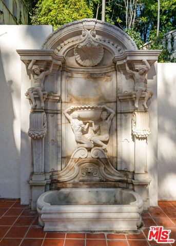 1196 Brooklawn Drive, Los Angeles, CA 90077