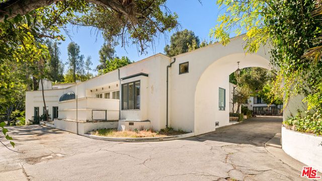 1196 Brooklawn Drive, Los Angeles, CA 90077