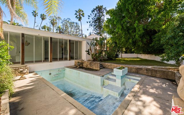 1196 Brooklawn Drive, Los Angeles, CA 90077