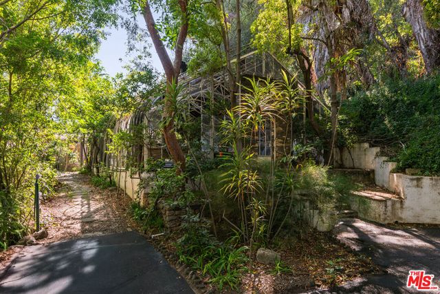 1196 Brooklawn Drive, Los Angeles, CA 90077