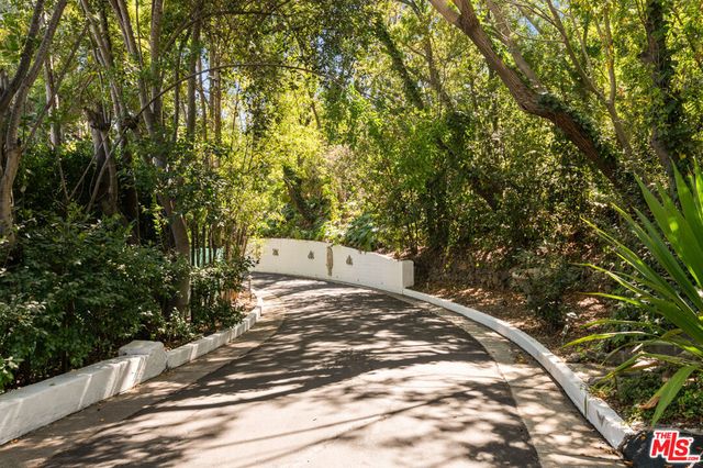 1196 Brooklawn Drive, Los Angeles, CA 90077