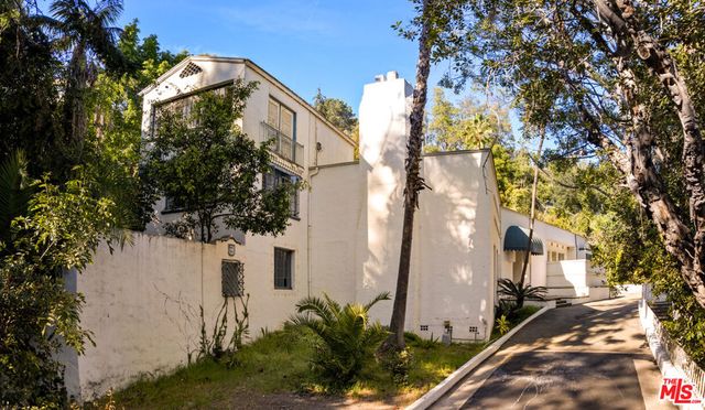 1196 Brooklawn Drive, Los Angeles, CA 90077