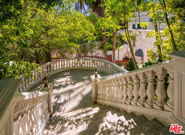 1196 Brooklawn Drive, Los Angeles, CA 90077