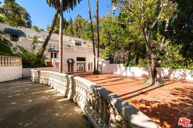 1196 Brooklawn Drive, Los Angeles, CA 90077