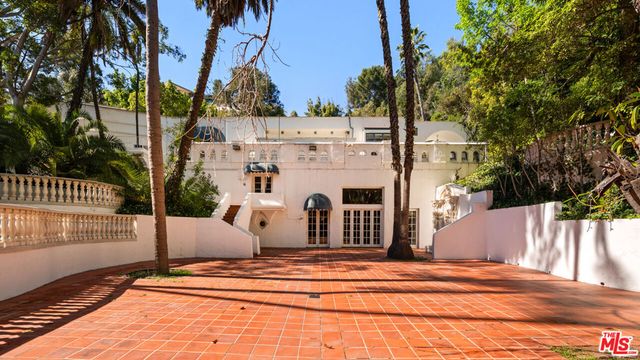 1196 Brooklawn Drive, Los Angeles, CA 90077