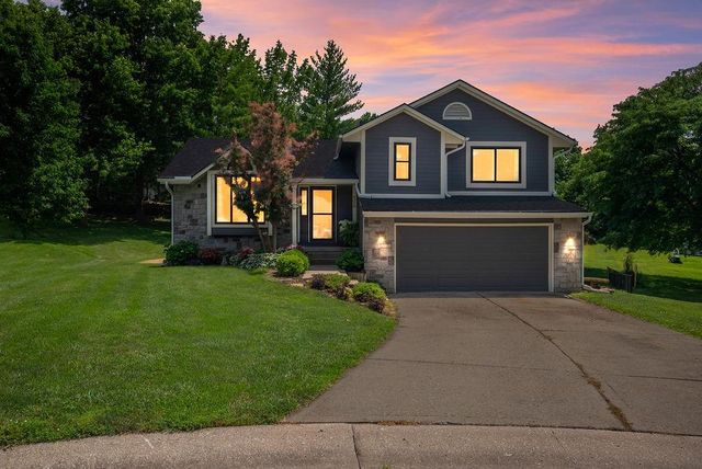 4208 NW Jonathan Court, Blue Springs, MO 64015