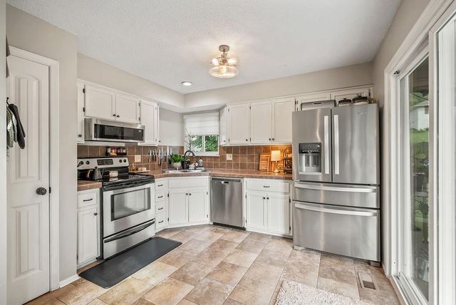 4208 NW Jonathan Court, Blue Springs, MO 64015