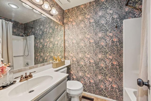 4208 NW Jonathan Court, Blue Springs, MO 64015
