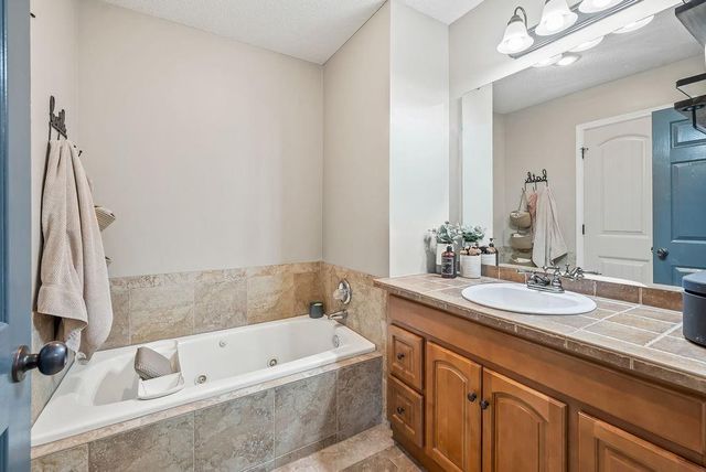 4208 NW Jonathan Court, Blue Springs, MO 64015