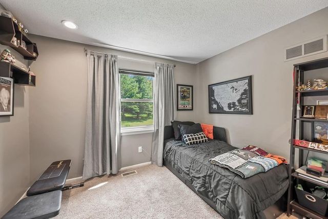4208 NW Jonathan Court, Blue Springs, MO 64015