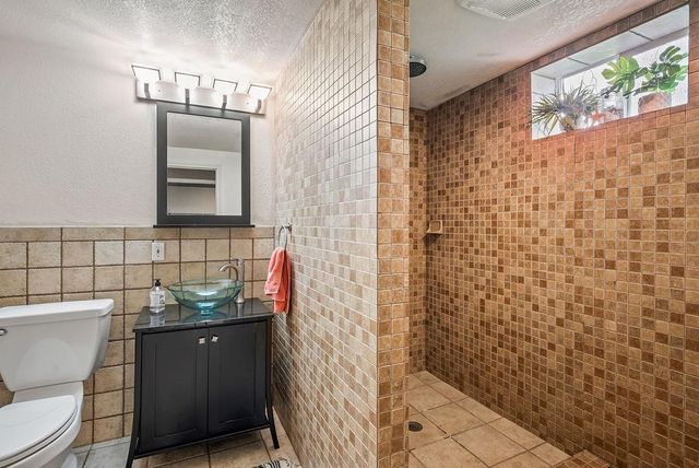 4208 NW Jonathan Court, Blue Springs, MO 64015