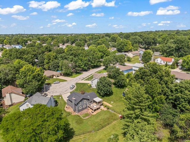 4208 NW Jonathan Court, Blue Springs, MO 64015