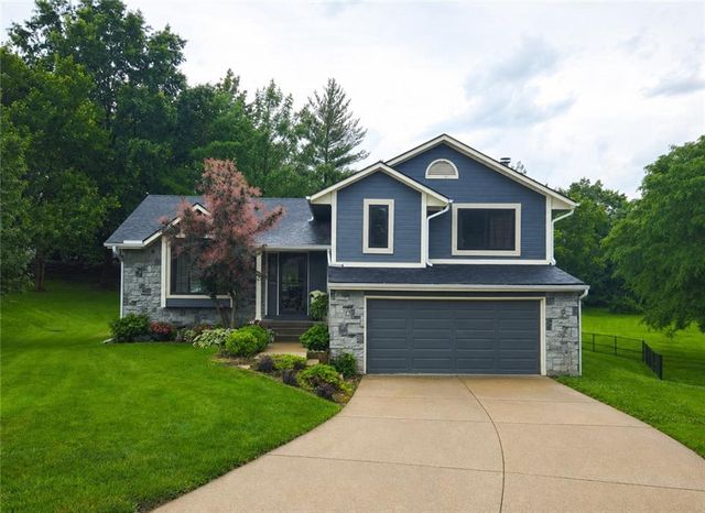 4208 NW Jonathan Court, Blue Springs, MO 64015