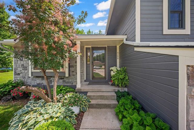 4208 NW Jonathan Court, Blue Springs, MO 64015