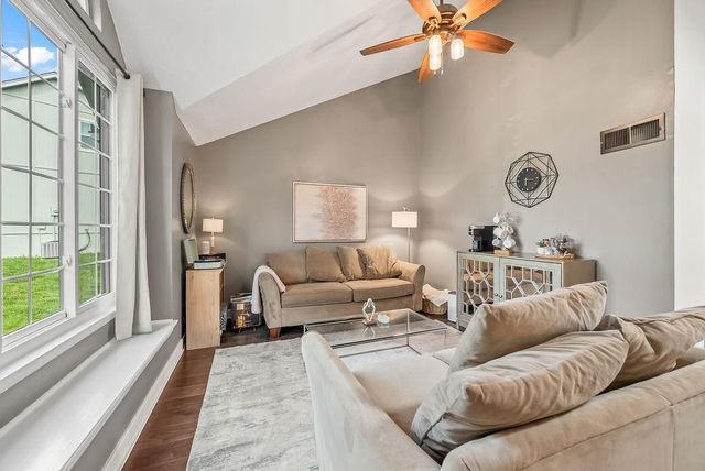 4208 NW Jonathan Court, Blue Springs, MO 64015