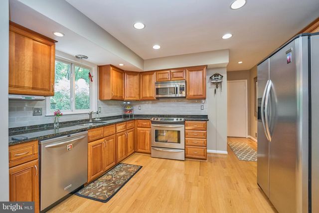 3091 COBB HILL LN, Oakton, VA 22124