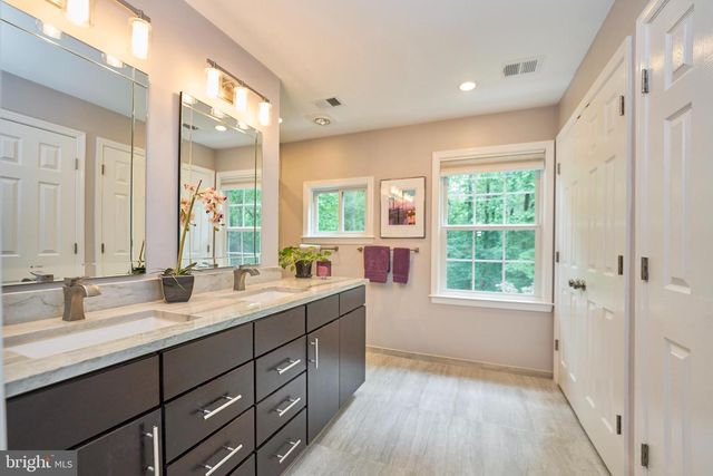 3091 COBB HILL LN, Oakton, VA 22124
