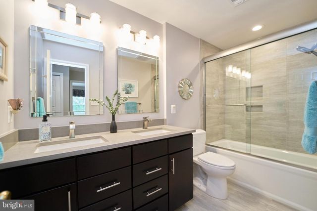 3091 COBB HILL LN, Oakton, VA 22124