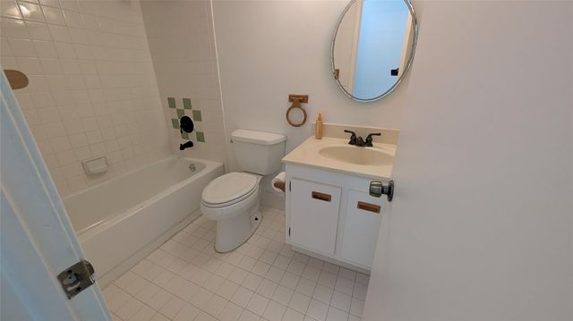 2372 NW 39th Avenue, Coconut Creek, FL 33066