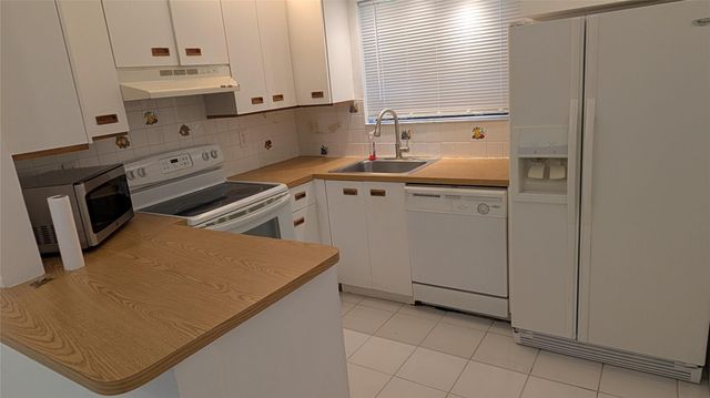 2372 NW 39th Avenue, Coconut Creek, FL 33066