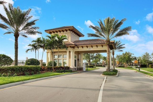 560 SE Monet Drive, Port St. Lucie, FL 34984