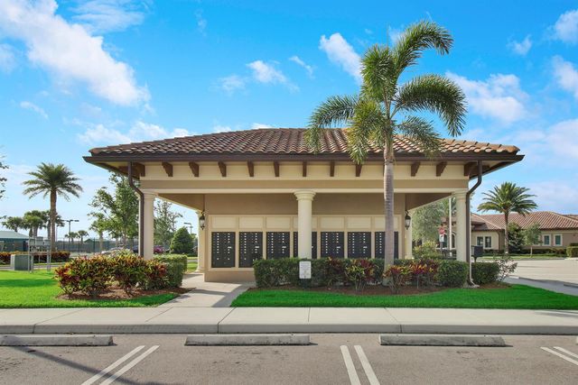 560 SE Monet Drive, Port St. Lucie, FL 34984