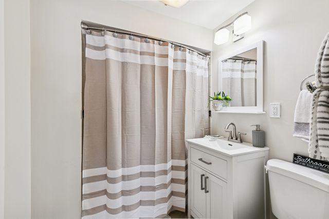 16010 Dobson Avenue, South Holland, IL 60473