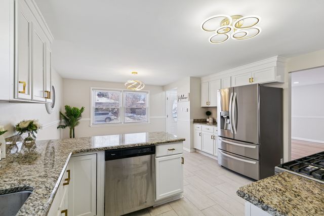 16010 Dobson Avenue, South Holland, IL 60473