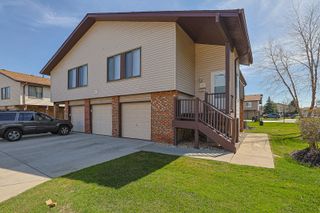 1332 Kingsbury Drive 1, Hanover Park, IL 60133