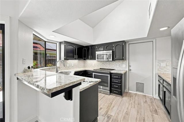 8112 Chaucer, Bakersfield, CA 93311