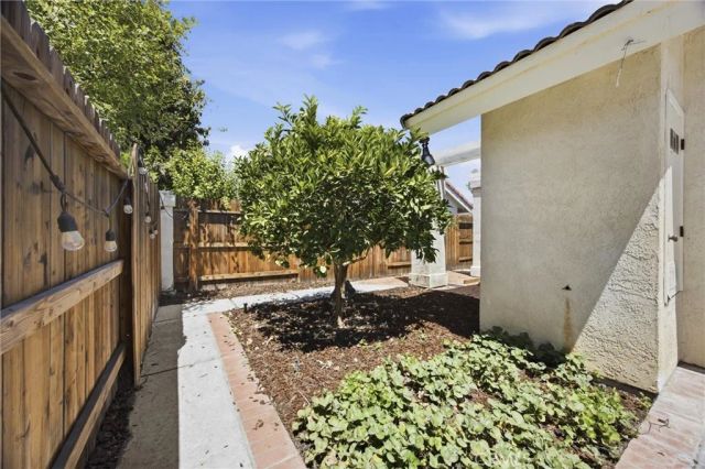 8112 Chaucer, Bakersfield, CA 93311